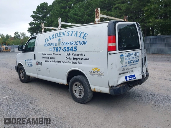 2008 Chevrolet Express Cargo Van with VIN 1GCGG25C081134618, listed as a IAAI auction lot 40370785 with 139,207 mi miles. Bid and sale history available at carsss.com. Image 3.
