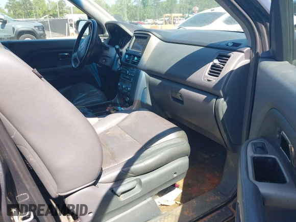 2006 Honda Pilot EX-L with VIN 2HKYF187X6H557468, listed as a IAAI auction lot 42017101 with 213,425 mi miles and . Bid and sale history available at carsss.com. Image 5.