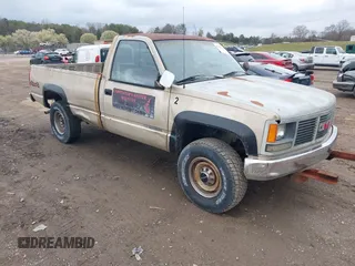 1989 GMC Sierra 2500 z VIN 1GTGK24K3KE532638, wystawiony jako IAAI lot #41830554 z przebiegiem 177 390 mil mil oraz . Historia ofert i sprzedaży dostępna na DreamBid. Obrazek 1.