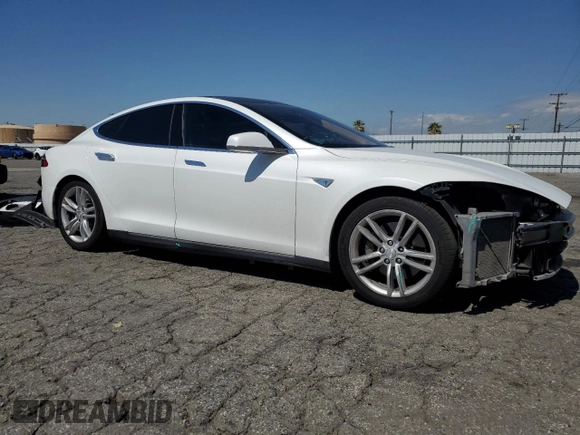 2013 Tesla Model S with VIN 5YJSA1CGXDFP03603, listed as a Copart auction lot 49352135 with 129,203 mi miles and Salvage title. Bid and sale history available at DreamBid. Image 4.