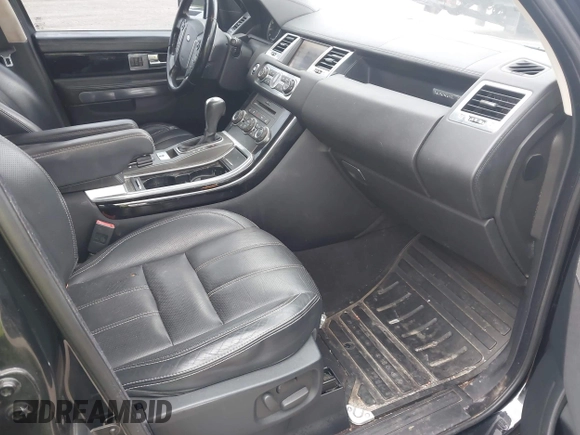 2010 Land Rover Range Rover Sport HSE Lux z VIN SALSK2D45AA252469, wystawiony jako IAAI lot #41915892 z przebiegiem 177 112 mil mil oraz . Historia ofert i sprzedaży dostępna na DreamBid. Obrazek 5.