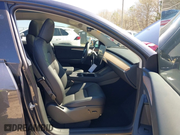 2024 Tesla Model Y Long Range z VIN 7SAYGDEE8RA262082, wystawiony jako IAAI lot #41834216 z przebiegiem 11 536 mil mil oraz . Historia ofert i sprzedaży dostępna na DreamBid. Obrazek 5.