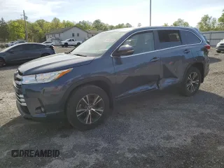 2017 Toyota Highlander LE z VIN 5TDBZRFH2HS405382, wystawiony jako Copart lot #54970075 z przebiegiem 121 798 mil mil oraz Szkoda całkowita • Salvage title. Historia ofert i sprzedaży dostępna na DreamBid. Obrazek 1.