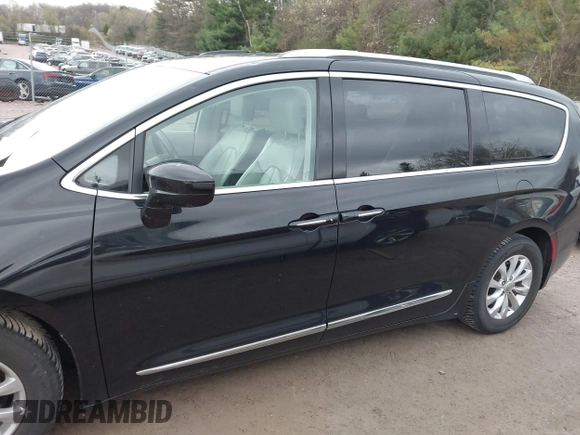 2018 Chrysler Pacifica Touring L z VIN 2C4RC1BG3JR233506, wystawiony jako IAAI lot #42186208 z przebiegiem 74 198 mil mil oraz . Historia ofert i sprzedaży dostępna na DreamBid. Obrazek 15.