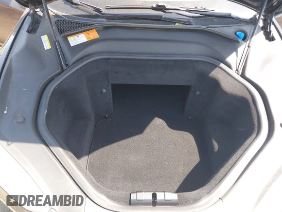 2013 Tesla Model S z VIN 5YJSA1CN5DFP20579, wystawiony jako IAAI lot #41983339 z przebiegiem 80 118 mil mil oraz . Historia ofert i sprzedaży dostępna na DreamBid. Obrazek 10.