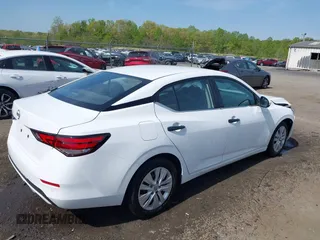 2024 Nissan Sentra S z VIN 3N1AB8BV9RY296423, wystawiony jako IAAI lot #42070068 z przebiegiem 34 304 mil mil oraz . Historia ofert i sprzedaży dostępna na DreamBid. Obrazek 4.