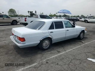 1990 Mercedes-Benz 560 z VIN WDBCA39E7LA505105, wystawiony jako Copart lot #58875015 z przebiegiem 88 261 mil mil oraz Szkoda całkowita • Salvage title. Historia ofert i sprzedaży dostępna na DreamBid. Obrazek 3.