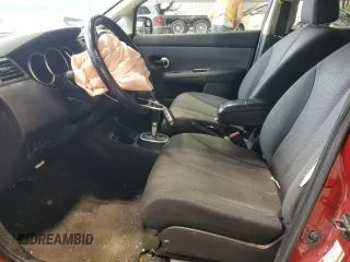 2008 Nissan Versa S z VIN 3N1BC11E18L391581, wystawiony jako Copart lot #56108515 z przebiegiem 172 996 mil mil oraz Szkoda całkowita • Salvage title. Historia ofert i sprzedaży dostępna na DreamBid. Obrazek 7.