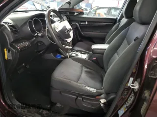 2012 Kia Sorento LX with VIN 5XYKT3A20CG256235, listed as a Copart auction lot 46143685 with 235,582 mi miles and Non Repairable. Bid and sale history available at carsss.com. Image 7.