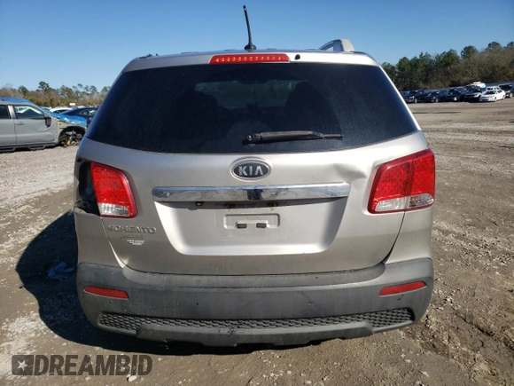 2013 Kia Sorento LX с VIN 5XYKT3A69DG423616, выставлен на аукционе Copart как лот 42883765 с пробегом 207 984 миль миль и Списание • Salvage title. История ставок и продаж доступна на DreamBid. Изображение 6.