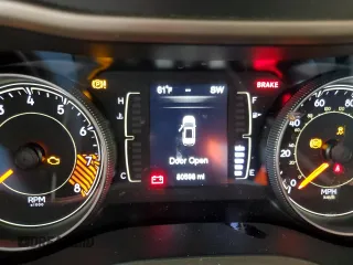 2015 Jeep Cherokee Latitude z VIN 1C4PJMCS7FW624366, wystawiony jako Copart lot #58634805 z przebiegiem 80 598 mil mil oraz Szkoda całkowita • Salvage title. Historia ofert i sprzedaży dostępna na DreamBid. Obrazek 9.