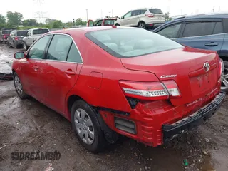 2011 Toyota Camry LE z VIN 4T1BF3EKXBU716690, wystawiony jako IAAI lot #42388917 z przebiegiem 184 053 mil mil oraz . Historia ofert i sprzedaży dostępna na DreamBid. Obrazek 3.