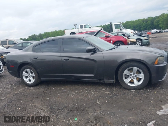 2013 Dodge Charger SE z VIN 2C3CDXBG8DH629628, wystawiony jako IAAI lot #42199220 z przebiegiem 153 556 mil mil oraz . Historia ofert i sprzedaży dostępna na DreamBid. Obrazek 13.