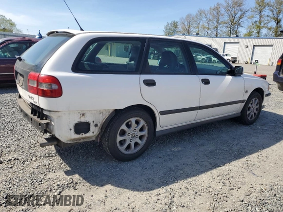 2000 Volvo V40 z VIN YV1VW2552YF568371, wystawiony jako Copart lot #53491375 z przebiegiem 66 631 mil mil oraz Szkody całkowita. Historia ofert i sprzedaży dostępna na DreamBid. Obrazek 3.
