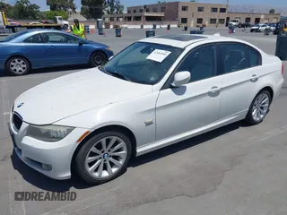 2011 BMW 3 Series 328i xDrive z VIN WBAPK7C56BA973869, wystawiony jako IAAI lot #42481840 z przebiegiem 112 972 mil mil oraz . Historia ofert i sprzedaży dostępna na DreamBid. Obrazek 2.
