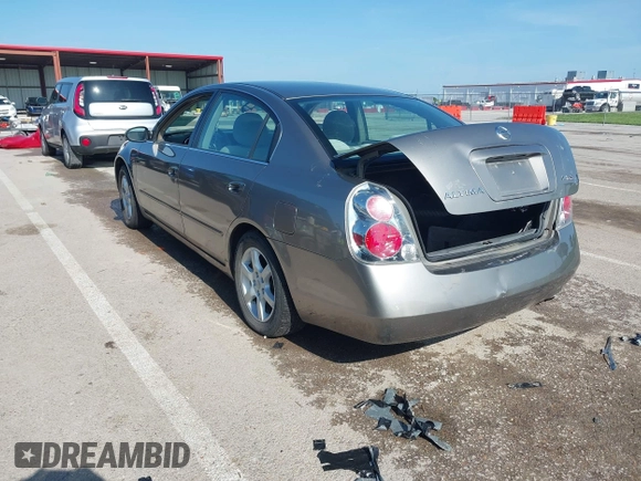 2005 Nissan Altima S z VIN 1N4AL11D05C281697, wystawiony jako IAAI lot #42220810 z przebiegiem 104 047 mil mil oraz . Historia ofert i sprzedaży dostępna na DreamBid. Obrazek 3.
