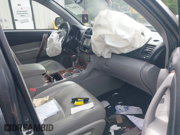 2013 Toyota Highlander Limited z VIN 5TDDK3EH0DS221967, wystawiony jako IAAI lot #42306472 z przebiegiem 198 316 mil mil oraz . Historia ofert i sprzedaży dostępna na DreamBid. Obrazek 5.