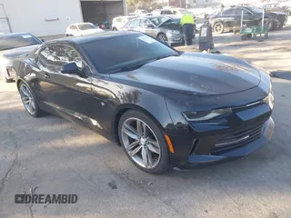 2017 Chevrolet Camaro 1LT z VIN 1G1FB1RS7H0176451, wystawiony jako IAAI lot #41603912 z przebiegiem 66 425 mil mil oraz . Historia ofert i sprzedaży dostępna na DreamBid. Obrazek 1.