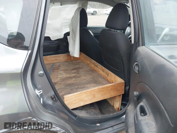 2017 Nissan Note SV z VIN 3N1CE2CP3HL371500, wystawiony jako IAAI lot #41777764 z przebiegiem 109 413 mil mil oraz . Historia ofert i sprzedaży dostępna na DreamBid. Obrazek 8.