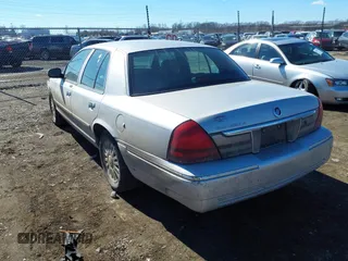 2006 Mercury Grand Marquis LS Premium z VIN 2MEHM75W56X605511, wystawiony jako IAAI lot #41642522 z przebiegiem 120 054 mil mil oraz . Historia ofert i sprzedaży dostępna na DreamBid. Obrazek 3.