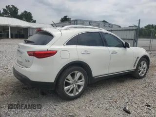 2015 Infiniti QX70 z VIN JN8CS1MU7FM381300, wystawiony jako Copart lot #58246015 z przebiegiem 142 043 mil mil oraz Czysty tytuł • Clean title. Historia ofert i sprzedaży dostępna na DreamBid. Obrazek 3.