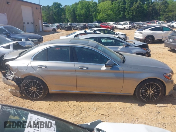 2019 Mercedes-Benz C 300 z VIN 55SWF8DB8KU308975, wystawiony jako IAAI lot #42144543 z przebiegiem 23 566 mil mil oraz . Historia ofert i sprzedaży dostępna na DreamBid. Obrazek 13.