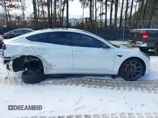2020 Tesla Model 3 Performance z VIN 5YJ3E1EC5LF791879, wystawiony jako IAAI lot #41302692 z przebiegiem 76 502 mil mil oraz . Historia ofert i sprzedaży dostępna na DreamBid. Obrazek 14.