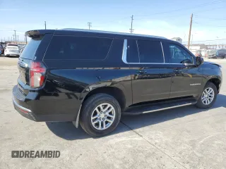 2021 Chevrolet Suburban LT z VIN 1GNSCCKD5MR333272, wystawiony jako Copart lot #58409275 z przebiegiem Nie podano mil oraz Szkoda całkowita • Salvage title. Historia ofert i sprzedaży dostępna na DreamBid. Obrazek 3.