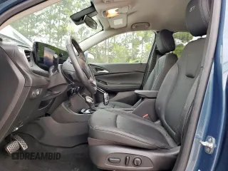 2024 Buick Encore GX Sport Touring с VIN KL4AMDSL8RB002310, выставлен на аукционе Copart как лот 60415925 с пробегом 8 828 миль миль и Чистый • Clean title. История ставок и продаж доступна на DreamBid. Изображение 7.