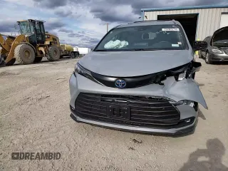 2023 Toyota Sienna XSE 25th Anniversary with VIN 5TDCSKFC3PS103084, listed as a Copart auction lot 79702214 with 17,737 mi miles and Salvage title. Bid and sale history available at DreamBid. Image 11.