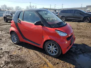 2009 Smart fortwo Pure z VIN WMEEJ31X79K274220, wystawiony jako Copart lot #46529995 z przebiegiem 76 185 mil mil oraz Szkoda całkowita • Salvage title. Historia ofert i sprzedaży dostępna na DreamBid. Obrazek 4.