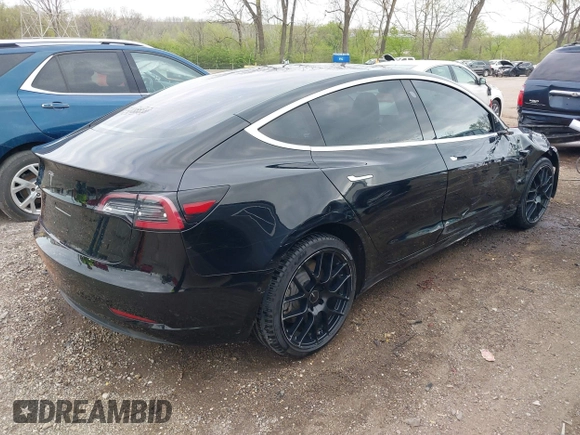 2018 Tesla Model 3 Long Range Battery z VIN 5YJ3E1EA7JF035546, wystawiony jako IAAI lot #42064239 z przebiegiem 113 210 mil mil oraz . Historia ofert i sprzedaży dostępna na DreamBid. Obrazek 4.
