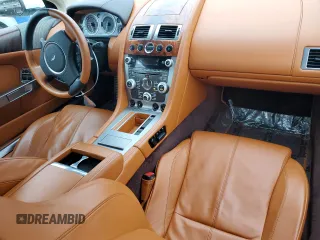 2009 Aston Martin DB9 z VIN SCFAD01E59GA10938, wystawiony jako Copart lot #39463124 z przebiegiem 19 856 mil mil oraz . Historia ofert i sprzedaży dostępna na DreamBid. Obrazek 8.