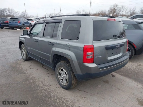 2014 Jeep Patriot Sport with VIN 1C4NJRBB7ED601038, listed as a IAAI auction lot 41858145 with 174,903 mi miles. Bid and sale history available at carsss.com. Image 3.