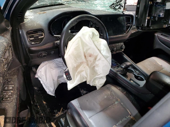 2024 Dodge Durango GT Plus z VIN 1C4RDJDG1RC122709, wystawiony jako Copart lot #57955495 z przebiegiem Nie podano mil oraz Nie do naprawy • Non repairable. Historia ofert i sprzedaży dostępna na DreamBid. Obrazek 8.