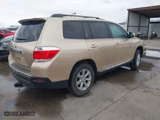 2011 Toyota Highlander with VIN 5TDZK3EH3BS038579, listed as a IAAI auction lot 37866988 with 128,956 mi miles. Bid and sale history available at carsss.com. Image 4.