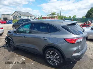 2022 Ford Escape SE с VIN 1FMCU0G64NUB96239, выставлен на аукционе IAAI как лот 42337405 с пробегом 29 199 миль миль и . История ставок и продаж доступна на DreamBid. Изображение 3.
