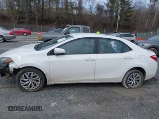 2018 Toyota Corolla L z VIN 5YFBURHE7JP840916, wystawiony jako IAAI lot #41603264 z przebiegiem 218 028 mil mil oraz . Historia ofert i sprzedaży dostępna na DreamBid. Obrazek 14.