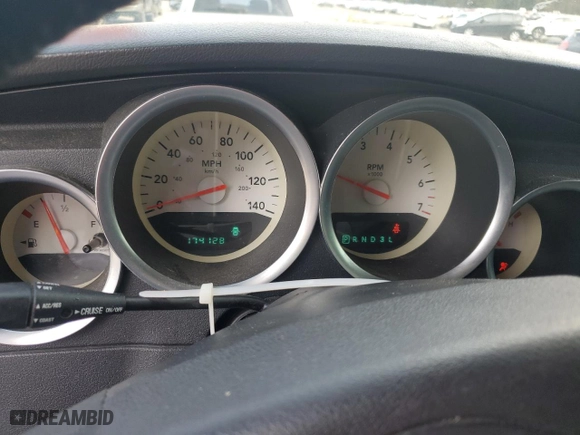 2005 Dodge Magnum SE with VIN 2D4FV48V75H591307, listed as a Copart auction lot 47883965 with 174,128 mi miles and Salvage Title. Bid and sale history available at carsss.com. Image 9.