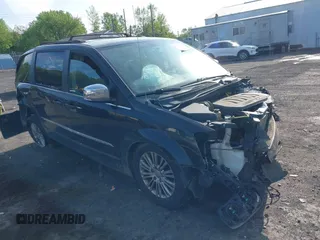 2015 Chrysler Town & Country Touring L z VIN 2C4RC1CG7FR573697, wystawiony jako IAAI lot #42208655 z przebiegiem 137 960 mil mil oraz . Historia ofert i sprzedaży dostępna na DreamBid. Obrazek 1.