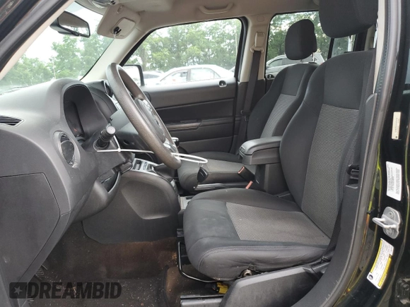 2013 Jeep Patriot Sport z VIN 1C4NJRBB7DD218182, wystawiony jako Copart lot #61376575 z przebiegiem 157 754 mil mil oraz Czysty tytuł • Clean title. Historia ofert i sprzedaży dostępna na DreamBid. Obrazek 7.