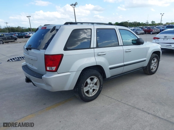 2007 Jeep Grand Cherokee Laredo with VIN 1J8GS48K17C507013, listed as a IAAI auction lot 41702347 with 178,119 mi miles. Bid and sale history available at carsss.com. Image 4.
