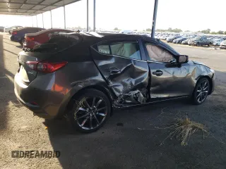 2018 Mazda 3 Touring z VIN 3MZBN1L30JM195471, wystawiony jako Copart lot #57497115 z przebiegiem 147 899 mil mil oraz Szkoda całkowita • Salvage title. Historia ofert i sprzedaży dostępna na DreamBid. Obrazek 3.