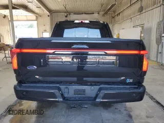 2023 Ford F-150 Lightning Pro z VIN 1FTVW1EV0PWG06971, wystawiony jako Copart lot #61850635 z przebiegiem 32 388 mil mil oraz Szkoda całkowita • Salvage title. Historia ofert i sprzedaży dostępna na DreamBid. Obrazek 6.