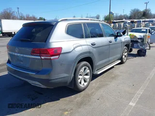 2018 Volkswagen Atlas SE with VIN 1V2CR2CA0JC571988, listed as a IAAI auction lot 41848862 with 96,426 mi miles and . Bid and sale history available at DreamBid. Image 4.