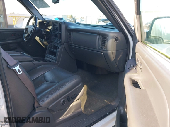 2005 Chevrolet Silverado 1500HD LT z VIN 1GCGK13U45F830143, wystawiony jako IAAI lot #41424683 z przebiegiem 141 881 mil mil oraz . Historia ofert i sprzedaży dostępna na DreamBid. Obrazek 5.