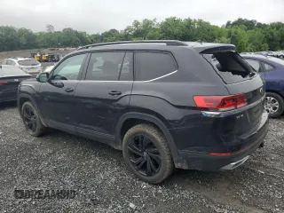 2022 Volkswagen Atlas SE with VIN 1V2HR2CA1NC526036, listed as a Copart auction lot 60133505 with 52,365 mi miles and Salvage title. Bid and sale history available at DreamBid. Image 2.