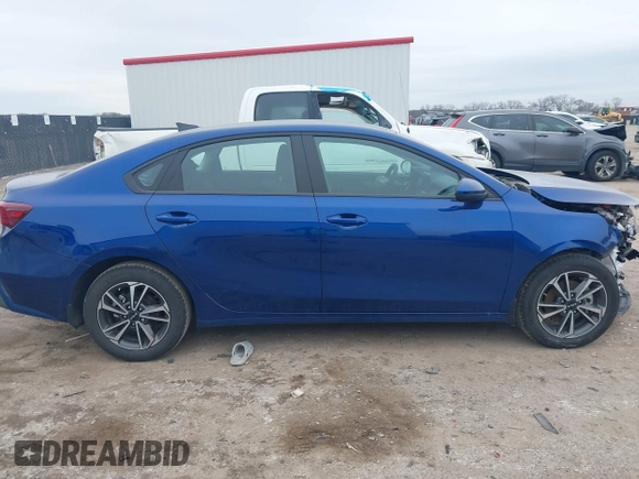 2024 Kia Forte LXS with VIN 3KPF24AD2RE825393, listed as a IAAI auction lot 41640759 with 4,421 mi miles. Bid and sale history available at carsss.com. Image 14.