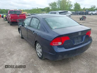 2008 Honda Civic LX z VIN 1HGFA16528L023887, wystawiony jako IAAI lot #42258235 z przebiegiem 262 586 mil mil oraz . Historia ofert i sprzedaży dostępna na DreamBid. Obrazek 3.