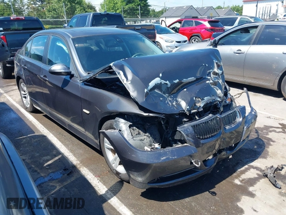2008 BMW 3 Series 328i z VIN WBAVA37568NL46961, wystawiony jako IAAI lot #42220399 z przebiegiem 116 823 mil mil oraz . Historia ofert i sprzedaży dostępna na DreamBid. Obrazek 1.